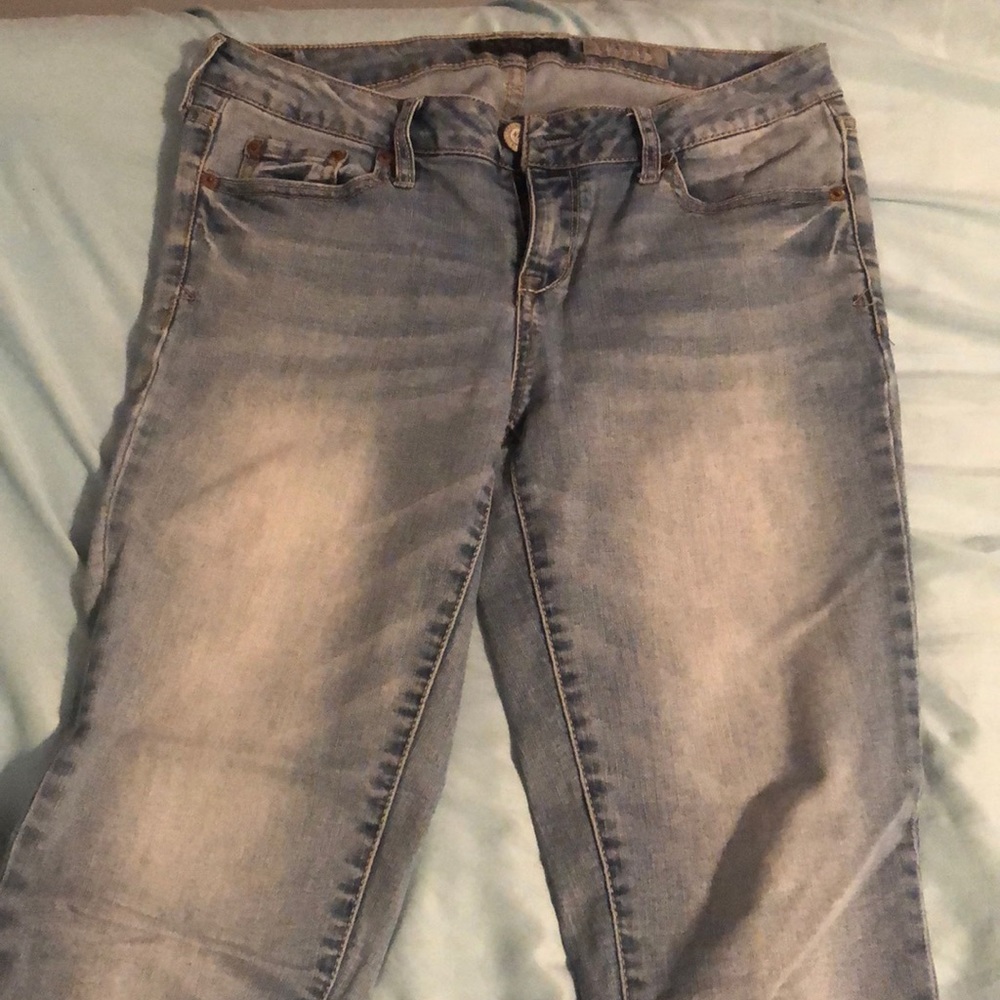Light-washed Aeropostale jeggings